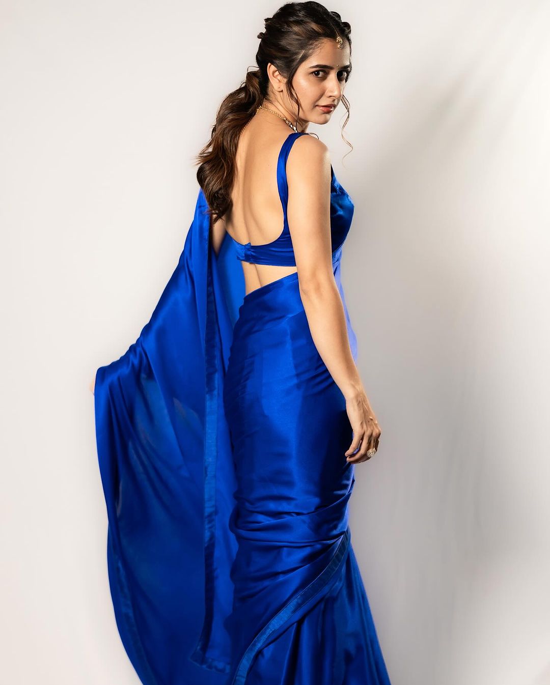 Tollywood Actress Ashika Ranganath in Sleeveless Blue Saree